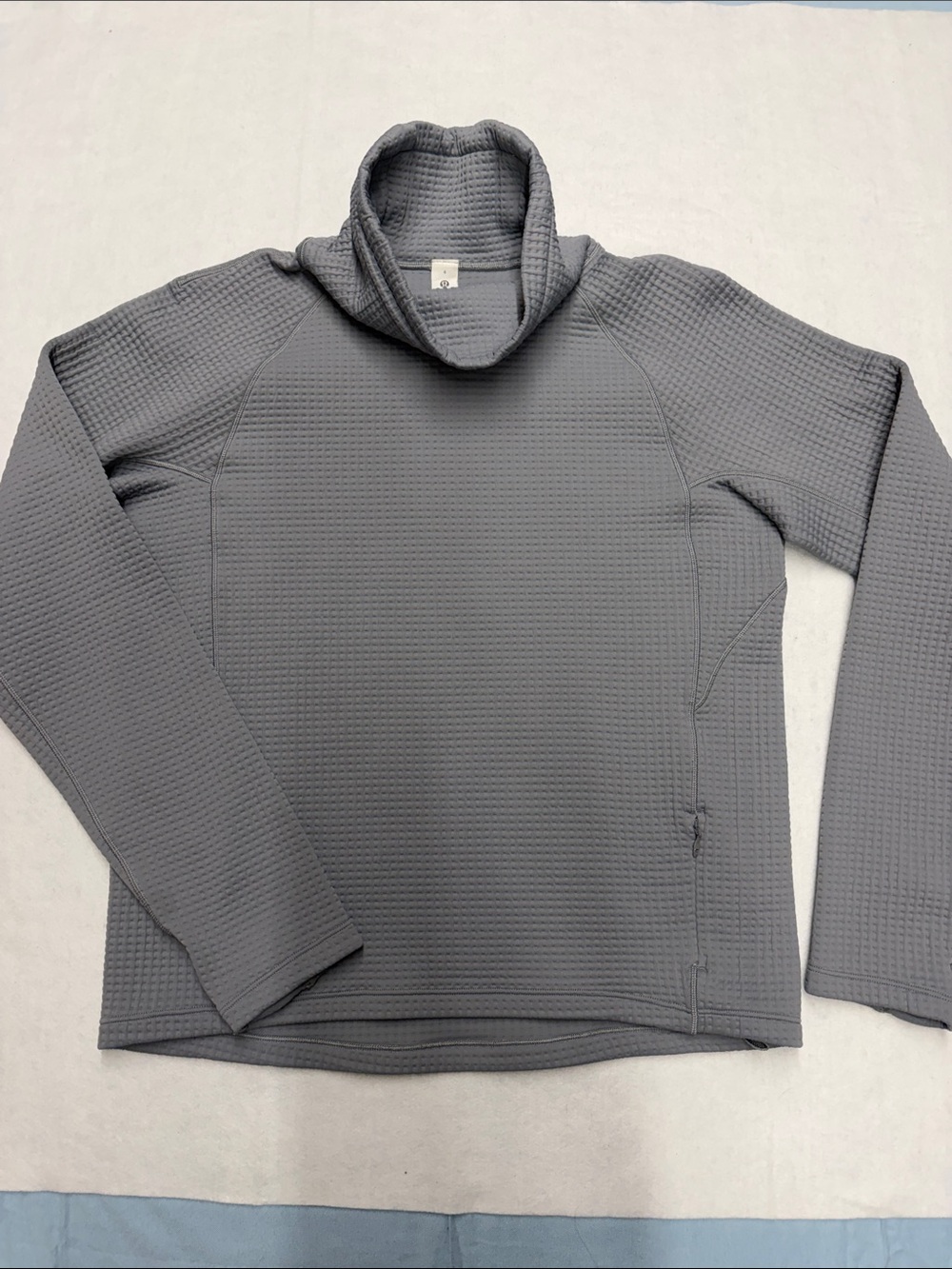 lululemon athletica women’s Gray Waffle Funnel Neck Pullover size 4